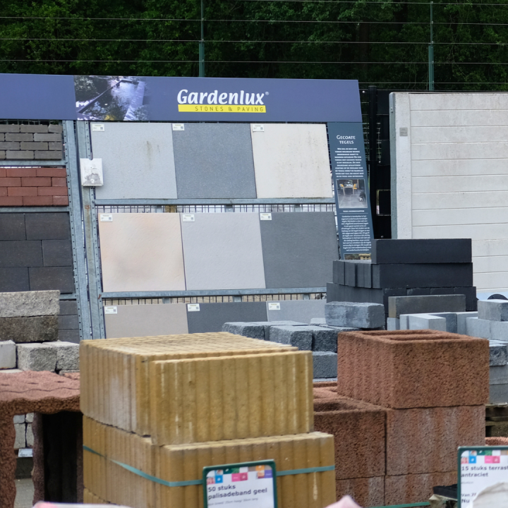 Bij tuincentrum Schmitz in Vlodrop, nabij Roermond, kunt u terecht voor Gardenlux tegels en meer. Bij tuincentrum Schmitz in Vlodrop, nabij Roermond, kunt u terecht voor Gardenlux tegels en meer.