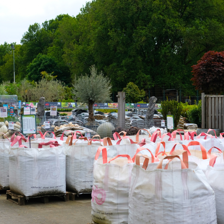 Bij tuincentrum Schmitz in Vlodrop, nabij Roermond, kunt u terecht voor Michel Oprey grind & split. Bij tuincentrum Schmitz in Vlodrop, nabij Roermond, kunt u terecht voor Michel Oprey grind & split.