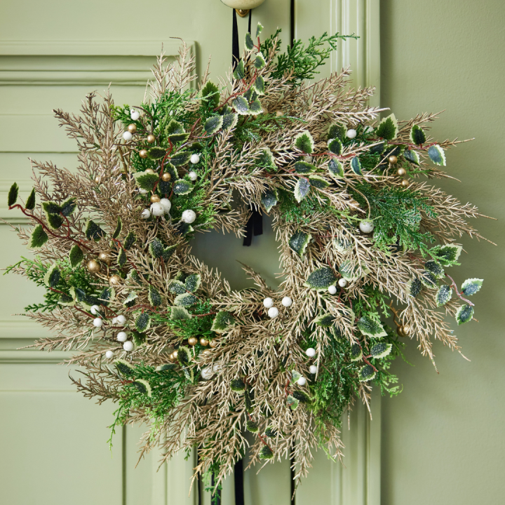 Ook kerstkransen koopt u (online) bij tuincentrum Schmitz!