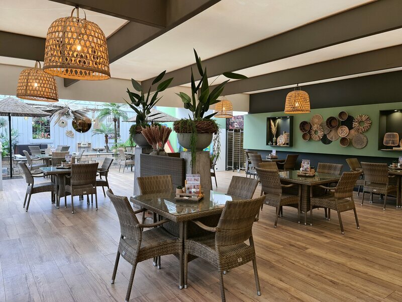 Kom genieten in ons tuincafé! Kom genieten in ons tuincafé!