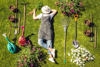 Slow gardening: waarom minder doen beter is voor mens én milieu